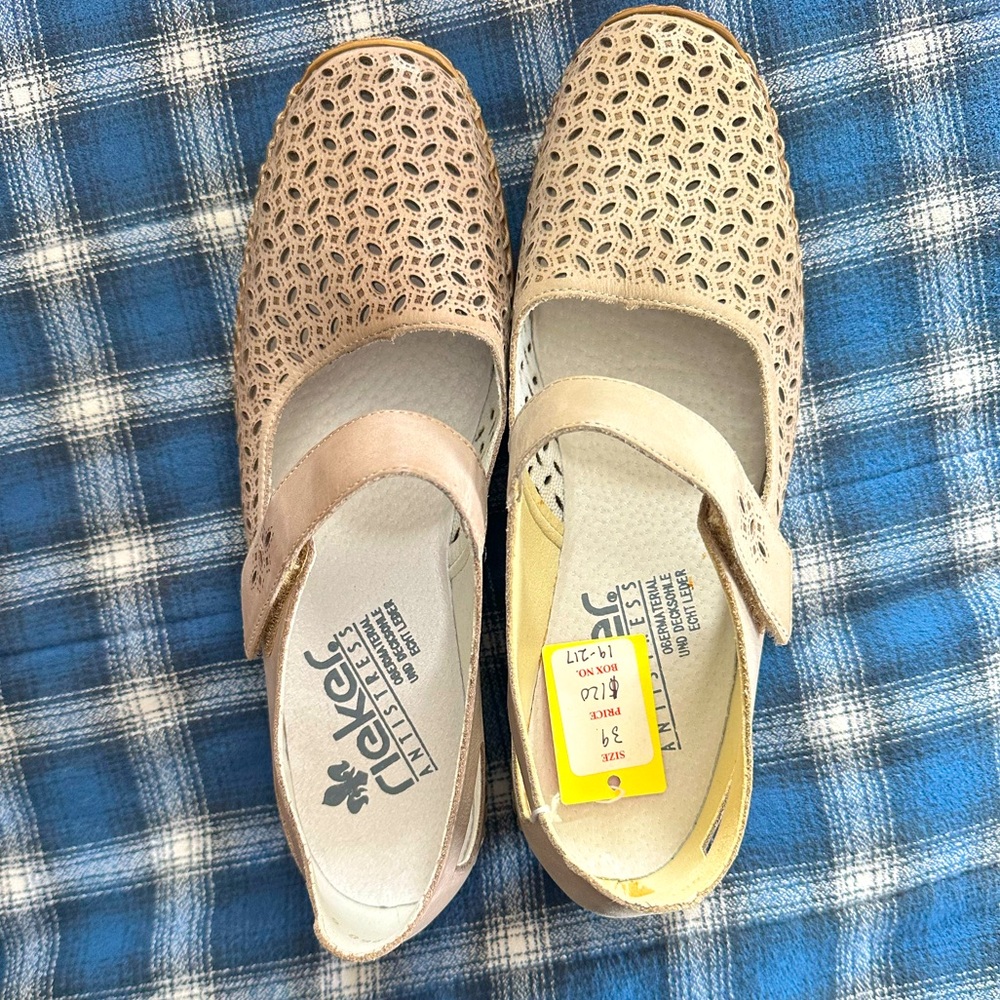 Ladies dress shoes